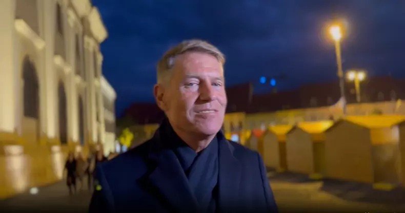 Klaus Iohannis în noaptea de Înviere, la Sibiu. Foto: TVR