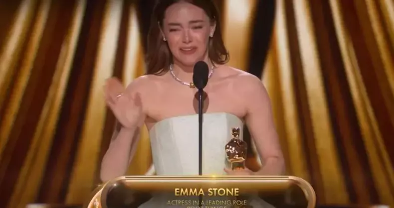Emma Stone - accident vestimentar premiile Oscar 2024 (3)