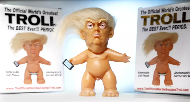 donald-trump-papusa-gol