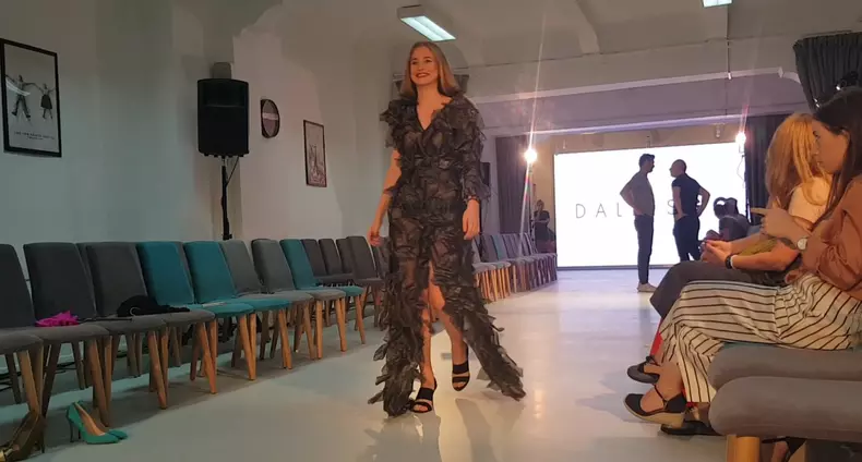 Cum să ajungi designer vestimentar