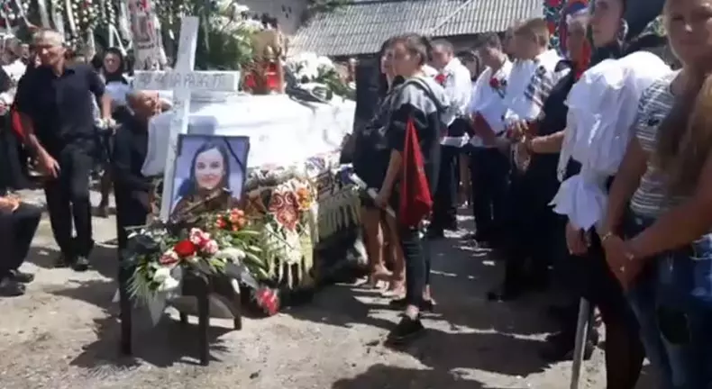 inmormantarea Madalinei Parja (4)