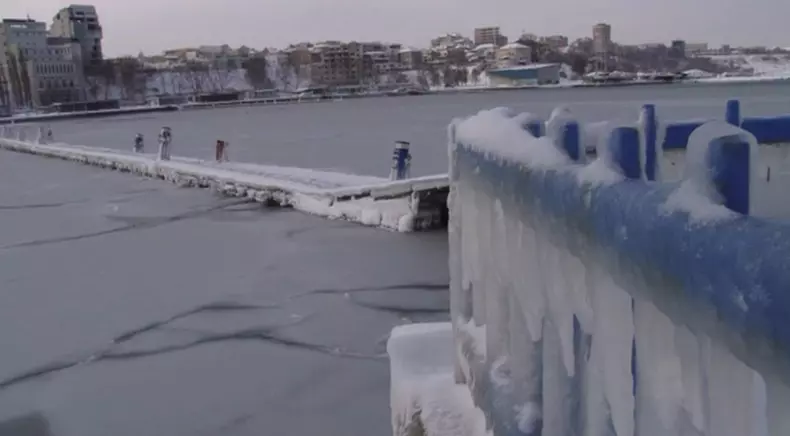 Experiment: în cât timp îngheaţă apa