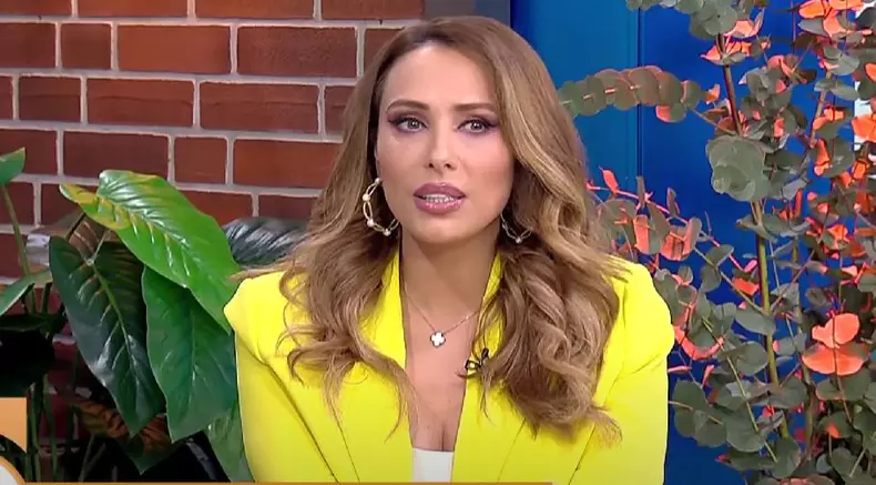 Iulia Vântur - La măruță