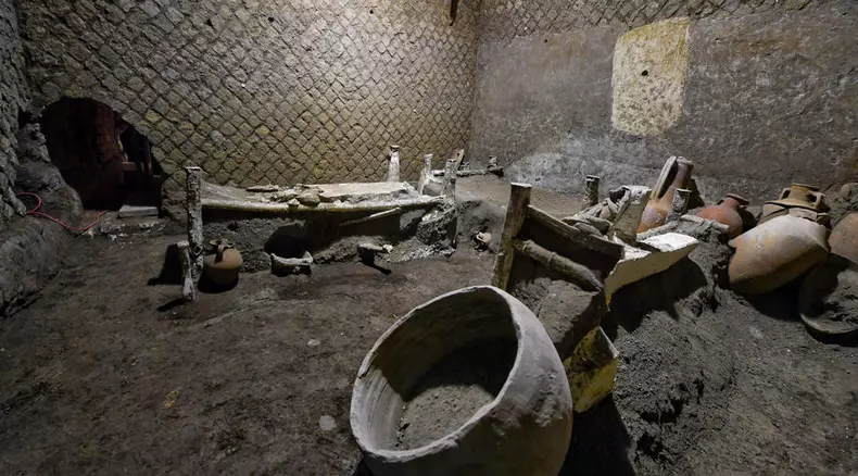 Archaeologists find slave room at Pompeii