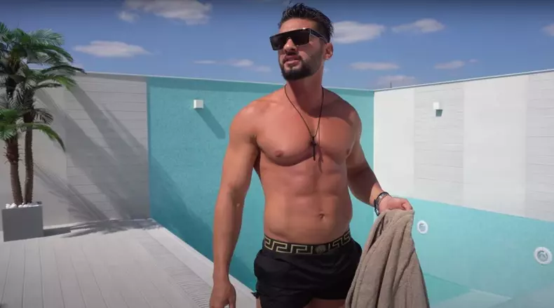 dorian-popa-si-a-construit-piscina-in-curtea-casei-de-300-000-de-euro-proprietatea-arata-ca-la-hollywood_1