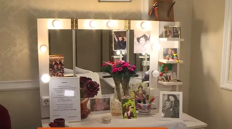 cabina-teatru-stela-popescu-1