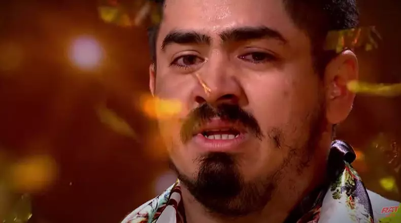 Emanuel Barica - golden buzz Românii au talent (4)