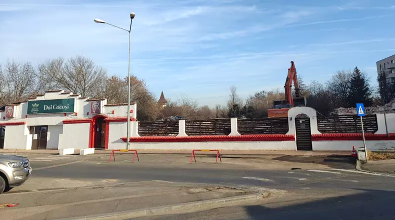 Restaurantul „Doi Cocoși” din Sectorul 1 este istorie. Buldozerele l-au demolat. Foto: Libertatea