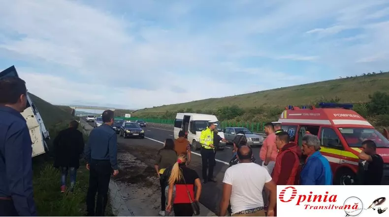 Zeci de copii, implicați într-un accident pe autostrada A1, între Sebeș și Orăștie (4)