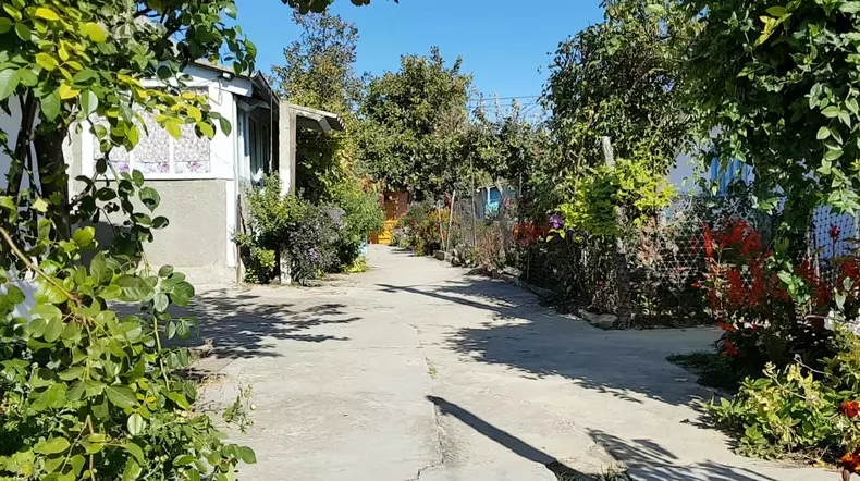 Schitul babicilor din Jurilovca: locul unde văduvele satului se retrag la bătrânețe