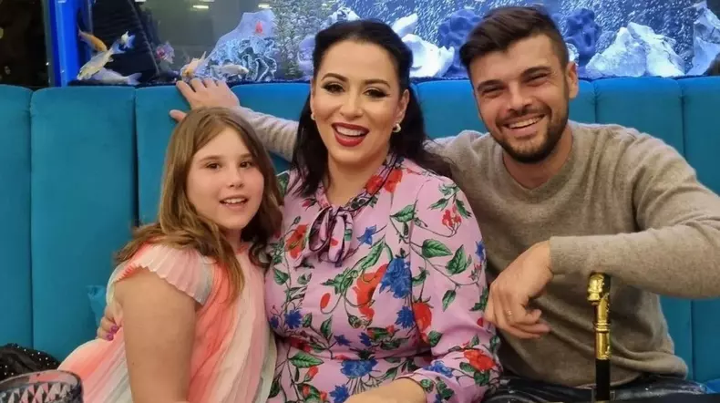 Isabela și Marius Elisei, tatăl ei
