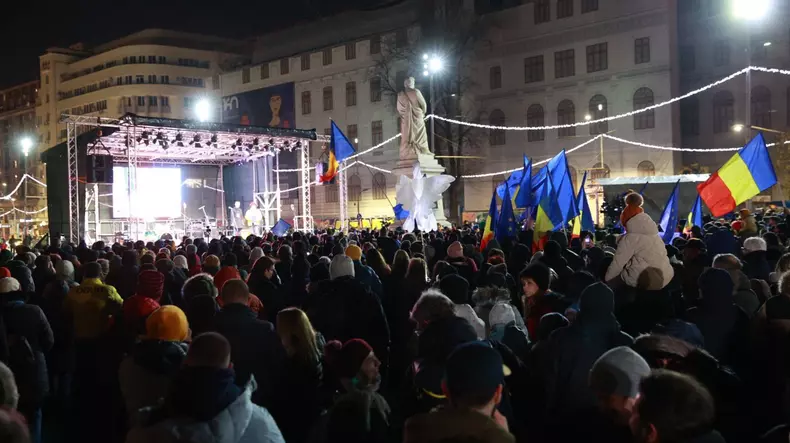 Imagine de la mitingul pro-democrație „România speră”, organizat în Piața Universității din București