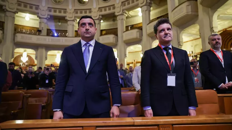 Nicușor Dan și George Simion au fost fotografiați prima dată unul lângă altul după turul 1 al prezidențialelor pe 7 mai, la Congresul BNS de la Parlament