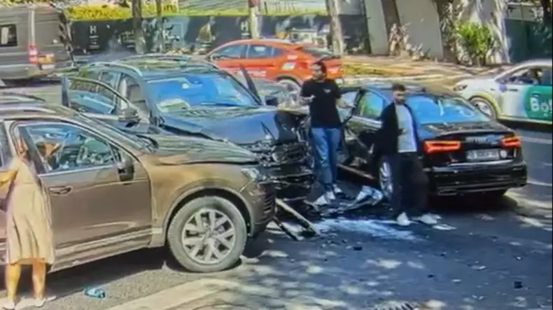 Toto Dumitrescu, fiul lui Ilie Dumitrescu, la câteva secunde după accidentul din Primăverii