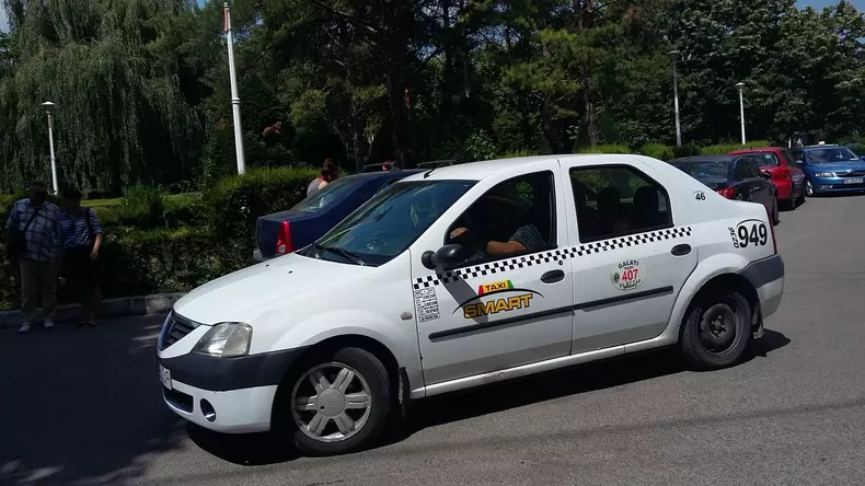 taximetristul nas a luat fina nascuta in taxi acasa (43)
