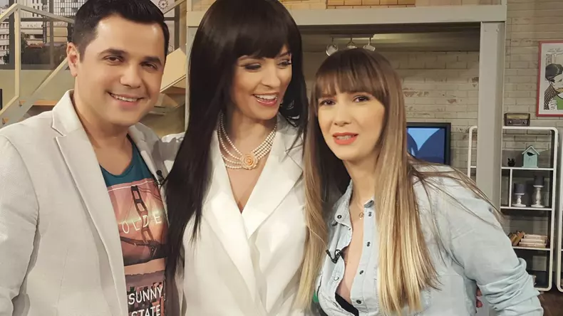 Cum arată Andreea Marin cu păr lung și breton (1)