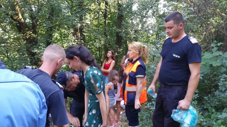 Turiști blocați în telecabina din Deva (2)