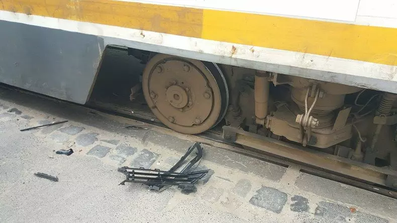 accident tramvai pipera 4