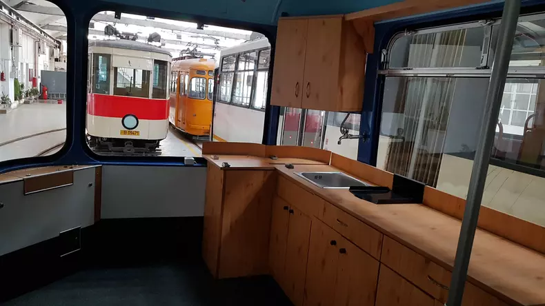 Interiorul unui tramvai de epocă