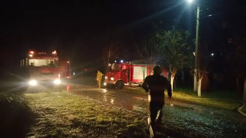 Familie cu doi copii din Caraș-Severin, rămasă fără casă (1)