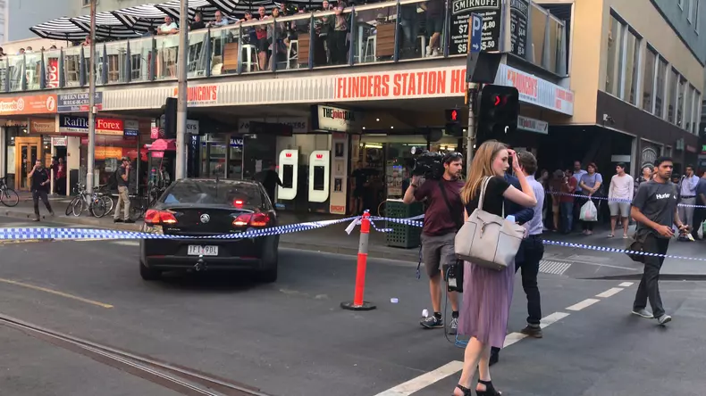 O mașină a intrat în pietoni, în orașul australian Melbourne