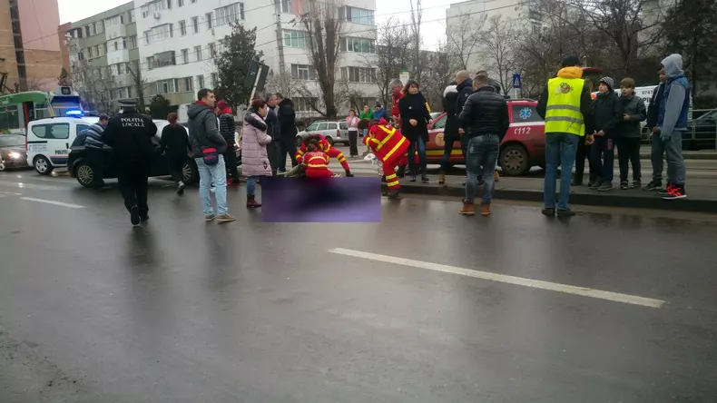 Doi copii și o femeie, răniți pe trecerea de pietoni în Galați