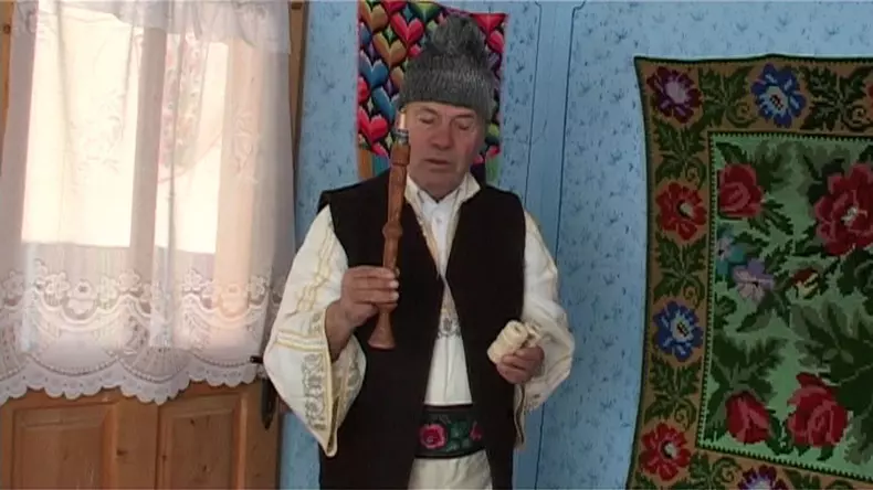 ultimul meşter care mai face cimpoaie în Vrancea (12)