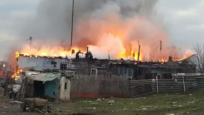 Incendiu puternic la Medgidia. Zece case au fost distruse de flăcări