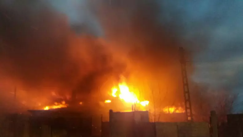 Incendiu puternic la Medgidia. Zece case au fost distruse de flăcări