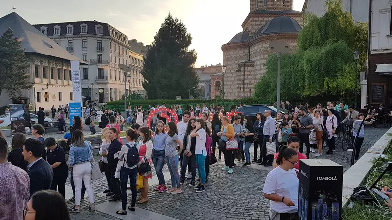 noaptea-cartilor-deschise