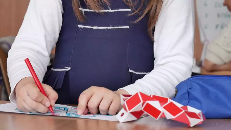 Copiii singuri acasă pot suna la Telefonul Copilului