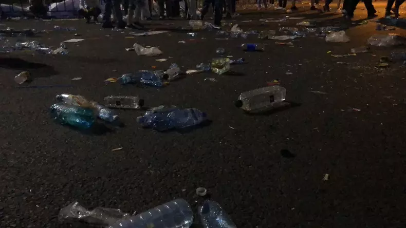 gunoaie- piata victoriei4