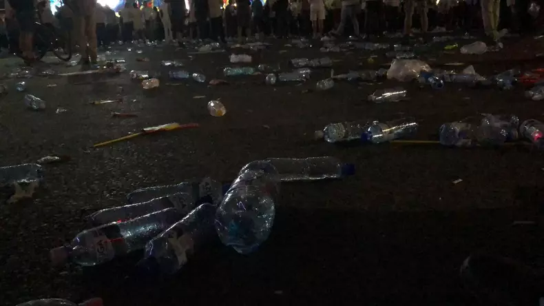 gunoaie- piata victoriei5