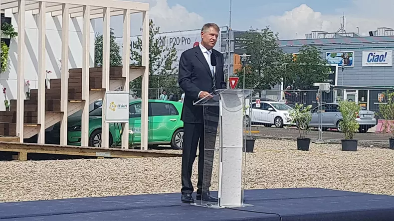 37797014_1898110106877051_2272514032931962880_n