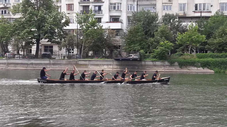 Concurs de vâslit în canotcă, pe malul Dâmboviței (16)