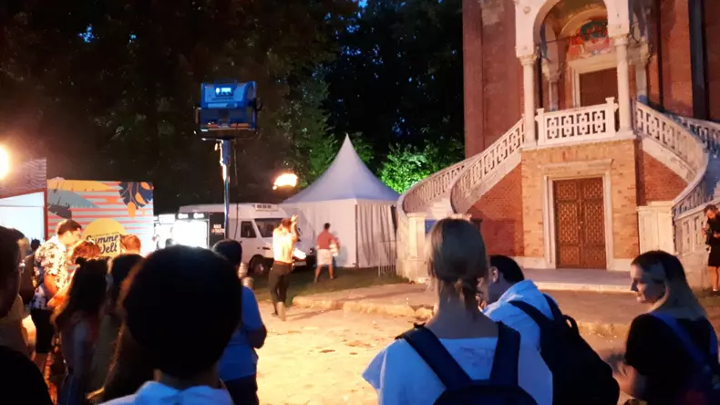 39071453_308021553266701_5820973436876357632_n