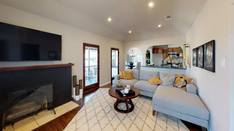 Shock rock legend Alice Cooper has sold his writers retreat in Echo Park, California for $1.299 million.