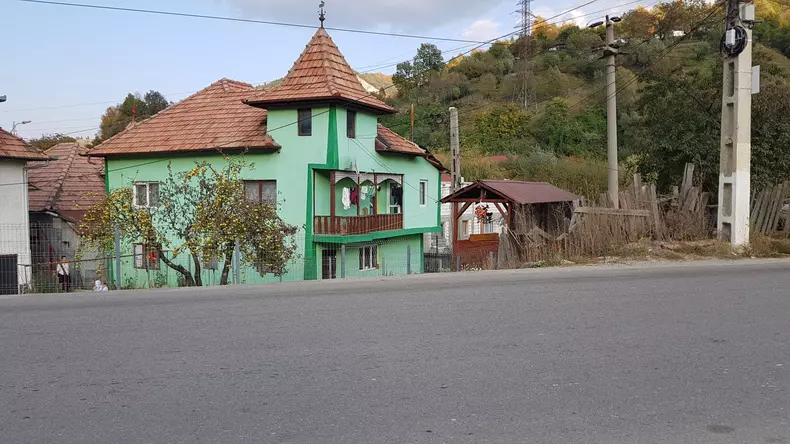 alta poza cu casa