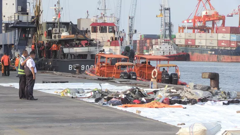 Evacuation process for victims of Lion Air JT610 plane crash in Indonesia