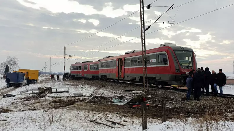 Five killed and dozens injured in train and bus collision near Nis, Serbia