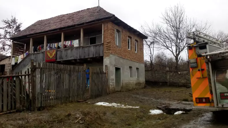 Trei copii au murit într-un incendiu în județul Mureș (6)