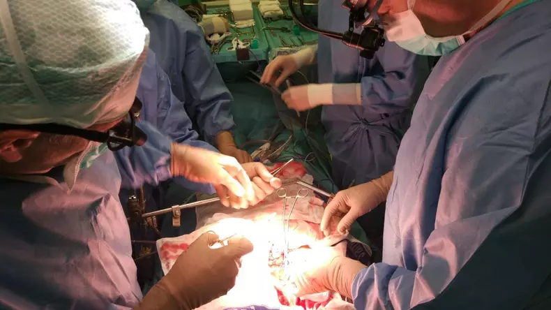 Transplant robotic, realizat în premieră în România (2)