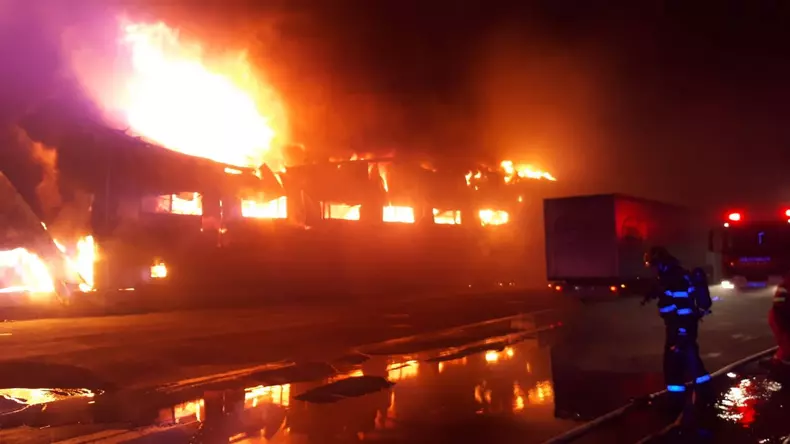 Incendiu puternic la fabrica de condimente Solina din Alba Iulia (1)