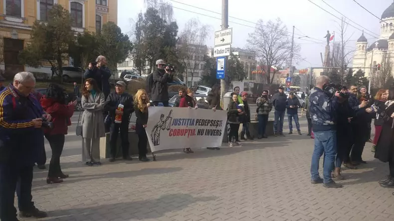 Magistrații cer Guvernului să renunțe la actul normativ care modifică legile justiţiei. (3)