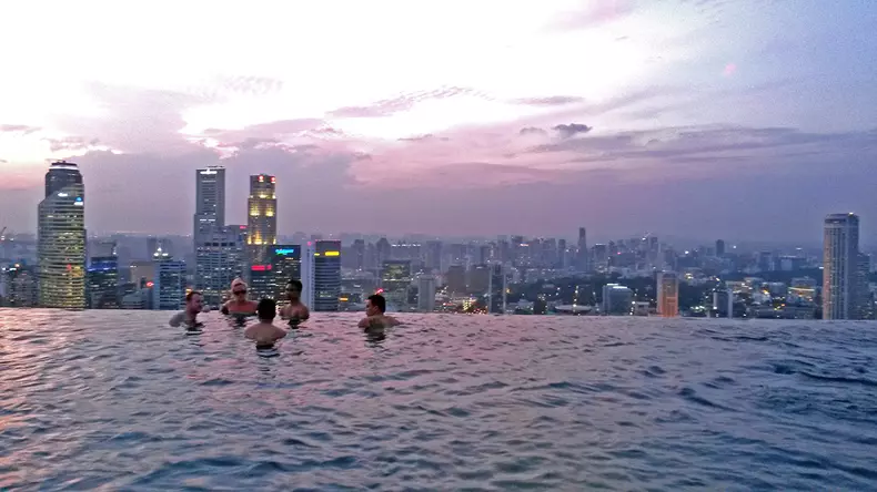 Apus de soare din piscina Marina Bay Sands