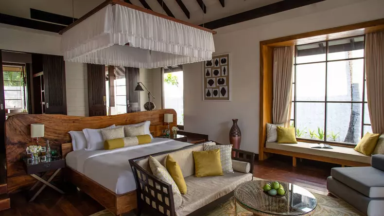 Bedroom-image-Jumeirah-Vittaveli-Sunrise-Beach-Villa-bedroom (1)