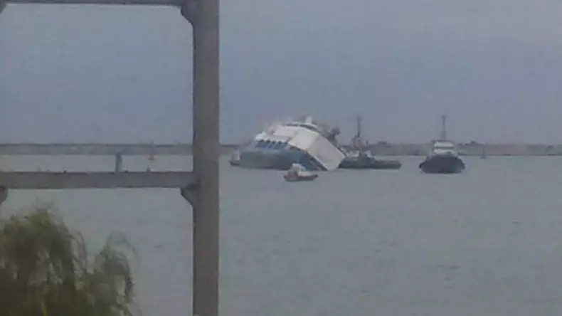 Nava încărcată cu mii de oi este în pericol de scufundare, în Portul Midia