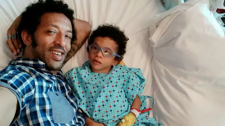 kamara_strange_bani_pentru_tratamentul_fiului_sau_bolnav_zleon_e_un_campion_2_size24_53328600-1024x576