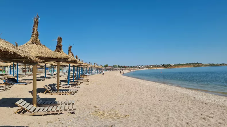 plaja aproape goala, seara si dimineata (6)