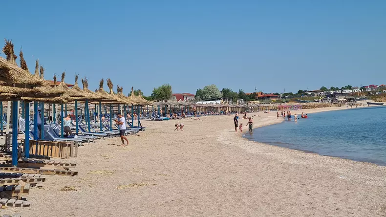 plaja aproape goala, seara si dimineata (7)